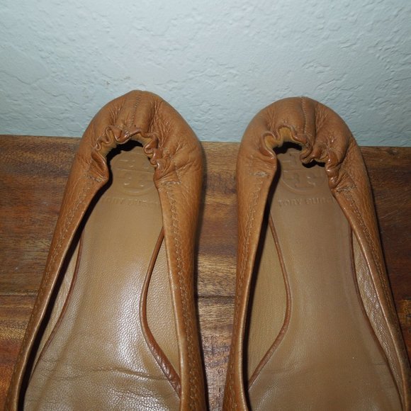 Tory Burch Royal Tan Pebble Leather Flats Shoes 7 - Picture 2 of 8